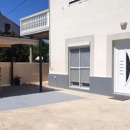 Appartement Betina Apartment
